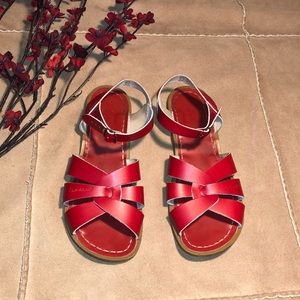 Red salt water sandals women’s size 8